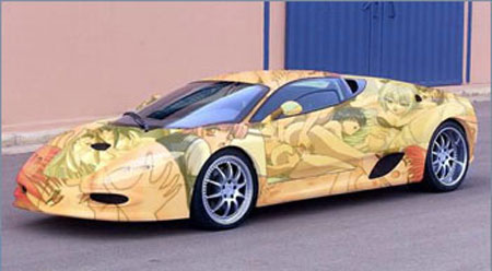 Спортивный автомобиль с аэрографией в стиле хентай. Эротика.